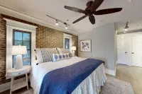 Walk to the beach and Pier  Wrap around porch - 4 étoiles