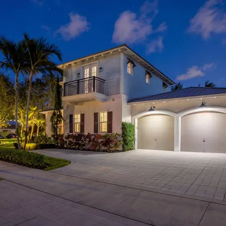 Luxurious Delray Beach Pool Home in Downtown Delray! VIP Beach Passes!