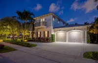 Luxurious Delray Beach Pool Home in Downtown Delray! VIP Beach Passes! - 5-Star