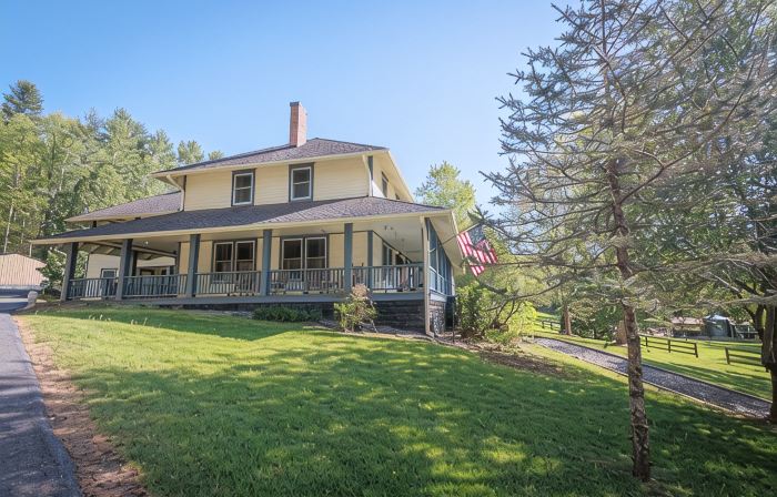 Spacious Historic Estate Home • Ideal for Families & Groups