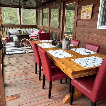 Granite Lake Chalet - waterfront Temagami/Hot Tub