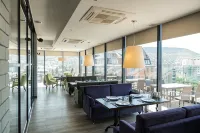 Jacques Hotel - parking