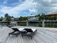 Spacious 6-bedroom- 2 kitchen Duplex in beautiful Key Colony Beach - 4-Star