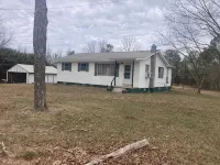 Relaxing farmhouse!  Enjoy farm animals, fishing and a picnic by the pond! - Wifi