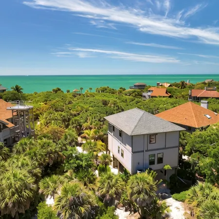 Spectacular beach front views with a short walk to members only beach Hotele w: Captiva
