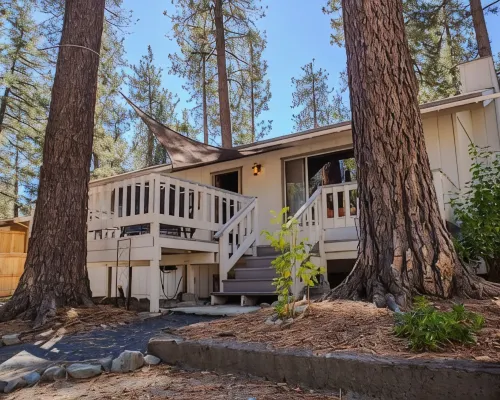 Pinetree Place Hotels in Wrightwood