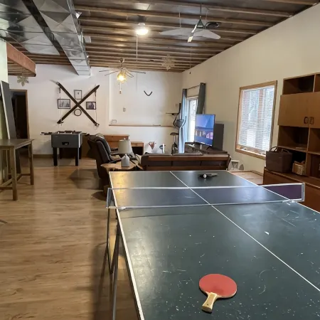 Secluded Mid-Century 10 minutes from Devils Lake State Park, Baraboo & skiing