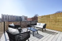 Central Luxury 3-Level Home - Rooftop + Garage