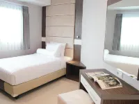 Apartemen Puncak Marina Hotels in Wonocolo