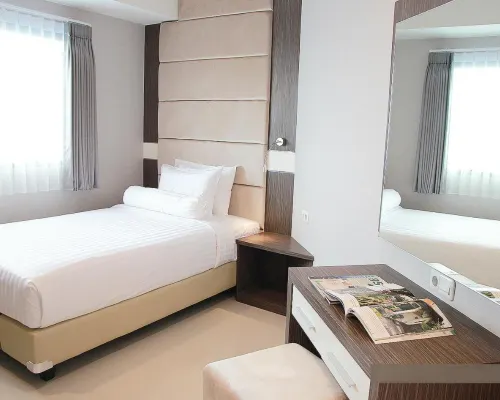 Apartemen Puncak Marina Hotels in Wonocolo