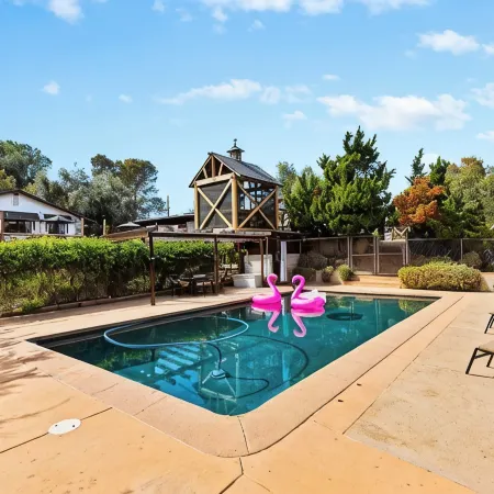 Montecito Cottage - Tuscan Farmhouse, Pool, Views