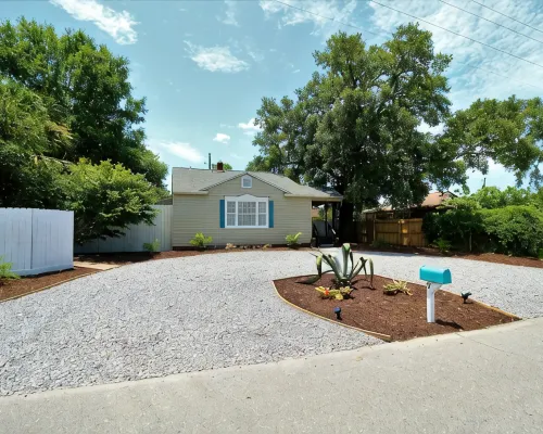 Beachy Bungalow for Family Fun!  Walk to local Beach! Hotels in Warrington