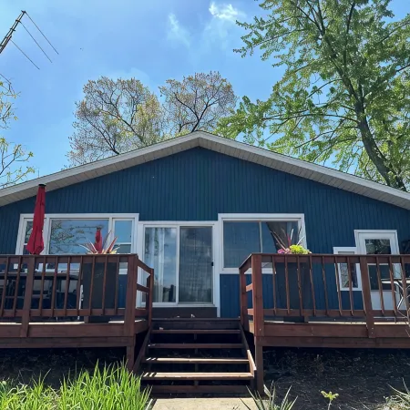 Cozy Koontz lake House right on the water, 30 min to Notre Dame <br>