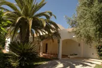 Luxury Villa with private salt water pool, near beach, golf courses. Free Wi-Fi - 4-نجوم