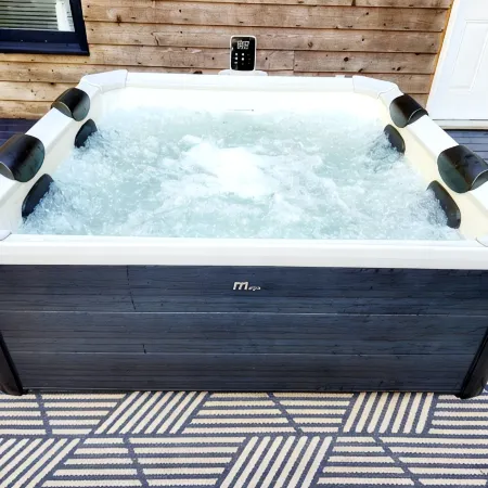 The Blissful Hideaway w/ large backyard, jacuzzi and two connecting decks