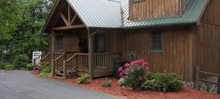 Big Nate Cabin on Lake with Water Trampoline Hotels in Towns County