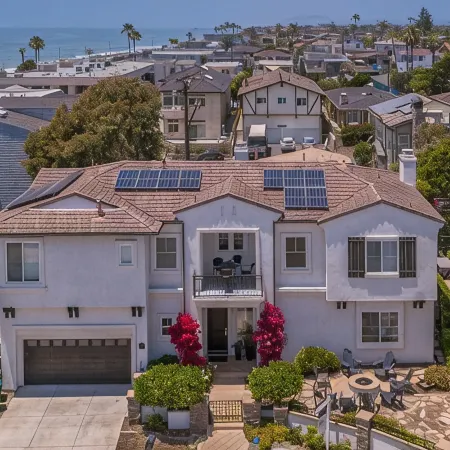 Astonishing Oceanfront beach house with Jacuzzi & Ocean Views & … Lemon Trees