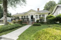 Historic bungalow less than a mile from downtown on greenway trail - 4-Star