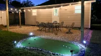 Historic 3 bed, 2bath Bungalow Minutes from IAH with Backyard Putting Green!