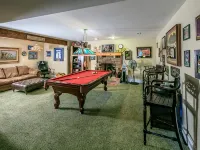 Private Mountain Getaway with Amazing Views, Location, & Space Hotels in Watauga