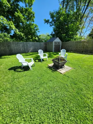 Come visit The Sunflower House! 4 bedrooms 2 baths in Ashtabula Harbor with WIFI - 3-Star