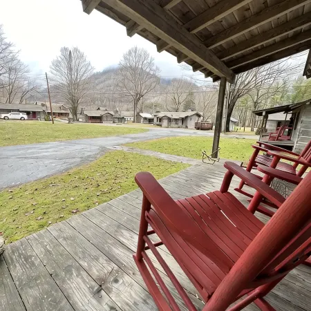 Cabin 11 - Tranquility in Pioneer Village, The Great Smoky Mountains, NC