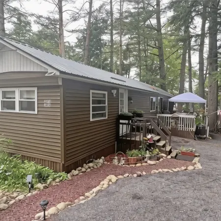Beautiful, cozy 2 bedroom house on Brantingham Lake!
