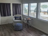 Enjoy a freshly remodeled cottage with a large beach and plenty of parking. Hotele w: Barry County