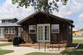 Romantic Country Cabin at Lakeview by Sue