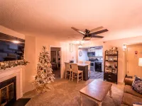 SilverCreek-2 Bedroom, 2 Bath Condo on the slopes w/ night skiing! エドレーのホテル