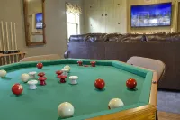 1950's Themed Historic Home in Downtown Frankenmuth Heart. Perfect Location.