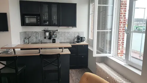 Elegant Studio, facing marina and harbour - Wi-Fi