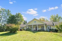 NEW HOT TUB||sleeps 10|4BR 3Ba|firepit|pingpong table|New River Gorge NP - 4-Star