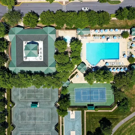 4 BR/4.5 BA luxury townhome in Bear Trap Dunes 2 min walk to all amenities