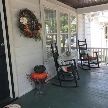 Pet friendly remodeled bungalow home just two blocks from Washington Park.