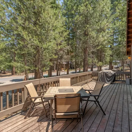 Modern upgraded Tahoe Donner 3BR mountain cabin! Pet friendly!