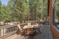 Modern upgraded Tahoe Donner 3BR mountain cabin! Pet friendly!