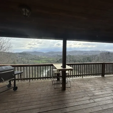 Lazy Bear Cottage-No Cleaning Fees & direct access to Brimstone