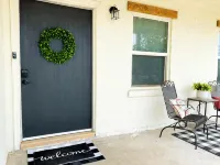Farmhouse Retreat with deck and fire pit, very family friendly & great location Hotels in Thatcher