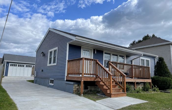 Beach House- 3 blocks to beach, Huge patio, Sauna, Fire Pit and 2 bikes! 🚲🔥🌊