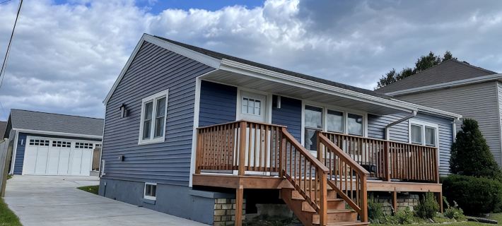 Beach House- 3 blocks to beach, Huge patio, Sauna, Fire Pit and 2 bikes! 🚲🔥🌊 Hotels in Manitowoc County