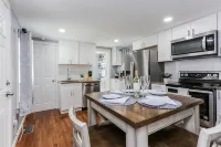 2 BEDROOM APARTMENT IN BRISTOL NEAR PLAINVILLE