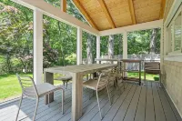 New! Coastal Beach House, Steps to Cape Neddick Beach with 4Br+Sleeps 9! - 4-Star