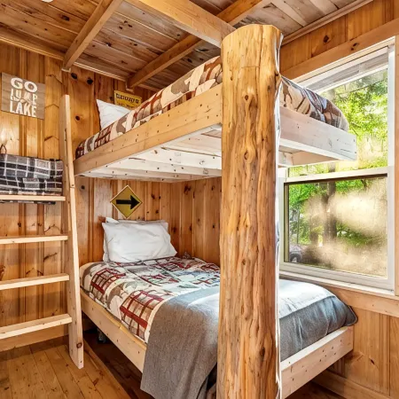 Kettle Cove Cabin. Lake Sebago Beach Access. Fire pit. Grill. Blackstone. Games Отели в г. Каско