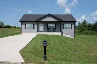 Modern, Quiet, & Comfortable Stay - Near E-Town Sports Park, BluOval SK & Eats! - 2-stjärniga