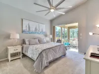 Gorgeous Stoneybrook Home with Private Pool, Lake, Golf Course, 2 King Beds! Hotels in Estero