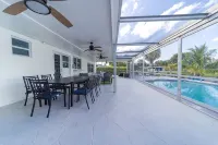 4BR/3BA Miami Welcoming Waterfront Wonder w/ Pool! - Villas
