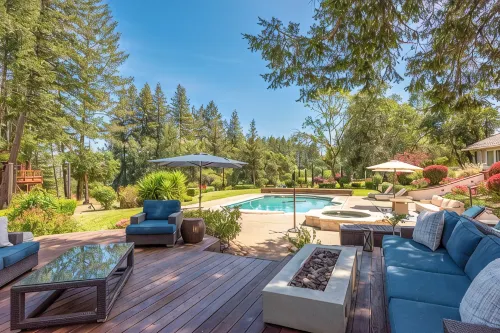 5 Bedroom, 6.5 Bath Luxury Home on 3+ Acres, 5 Min to Square - Private Pools