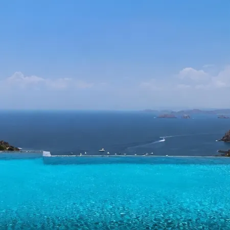 Unbelievable 3br Penthouse with amazing ocean views & private Rooftop patio