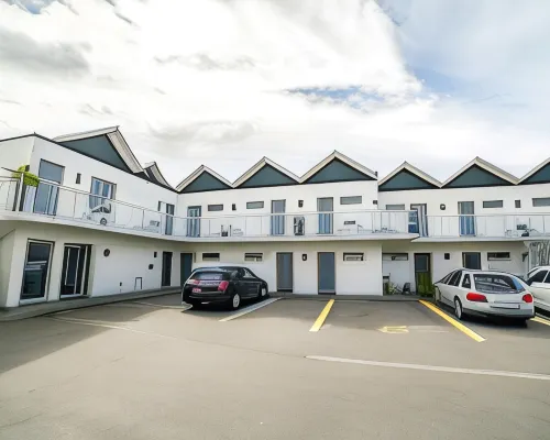 Airport Delta Motel Hotels near Burnside